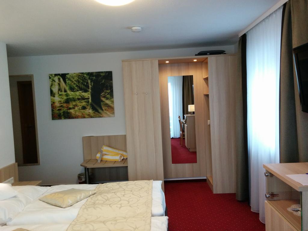 Wellness Hotel Garni Krone Baiersbronn Ngoại thất bức ảnh